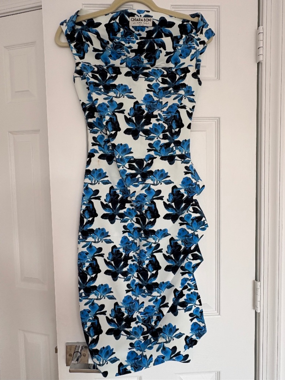 Chiara Boni stunning body con midi dress